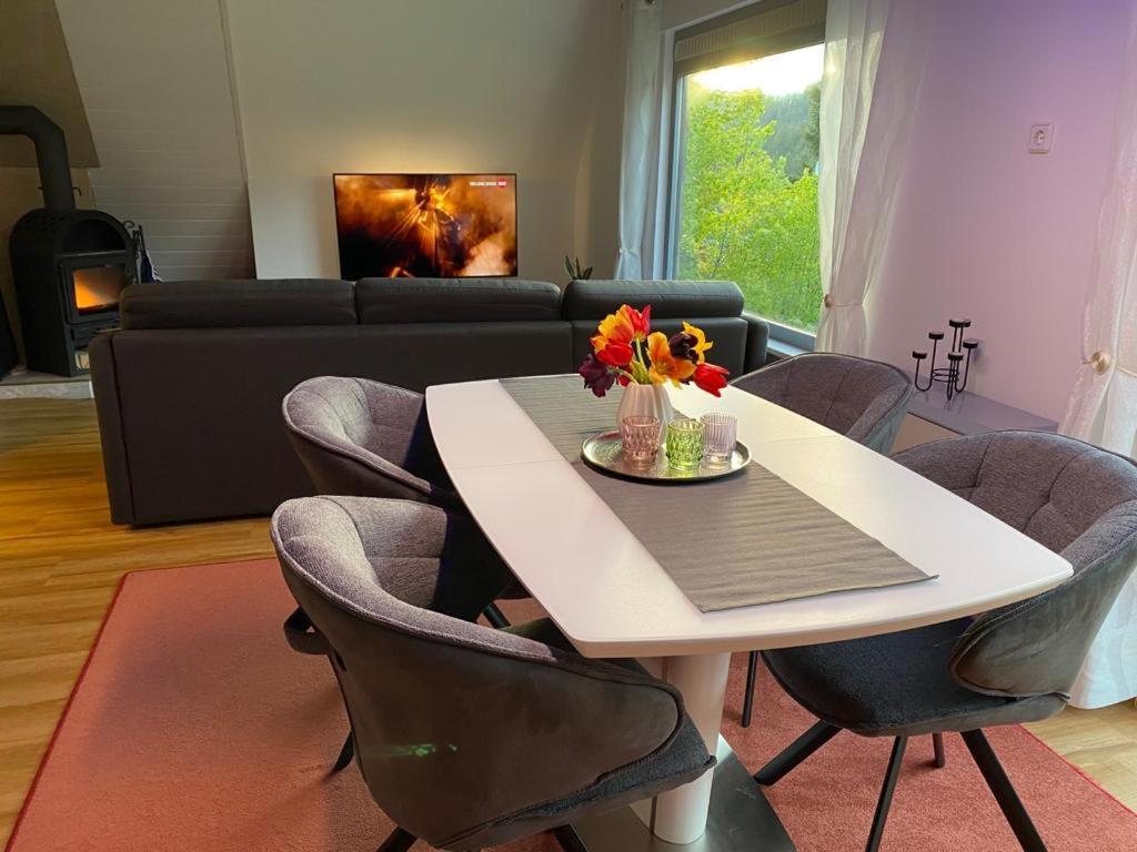 Haus Adler - Komplettes Ferienhaus Am Badesee Erzgrube المظهر الخارجي الصورة